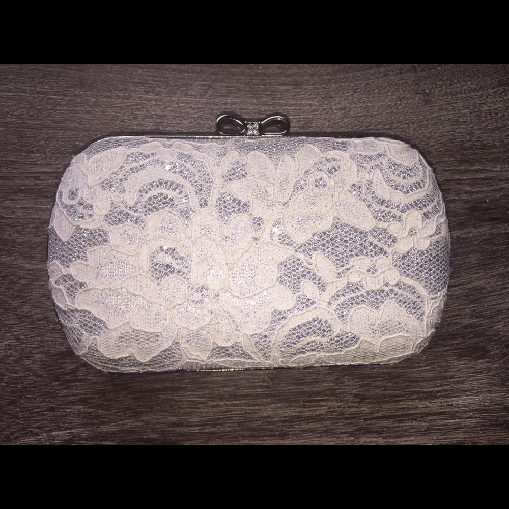White Lace with Rhinestone Bow Closure Clutch